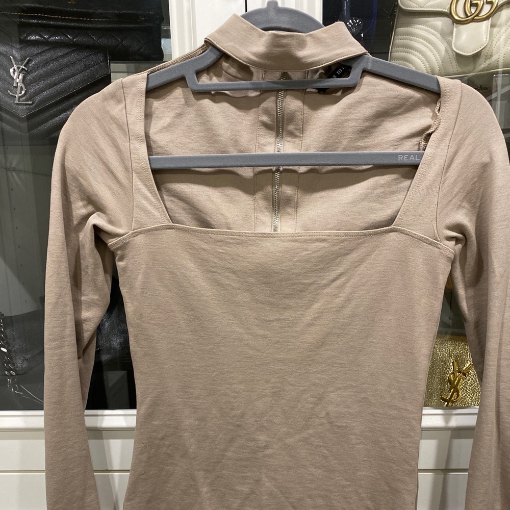 Donna Mizani Long Sleeve Cut Out Mock Neck Top - Picture 2 of 5